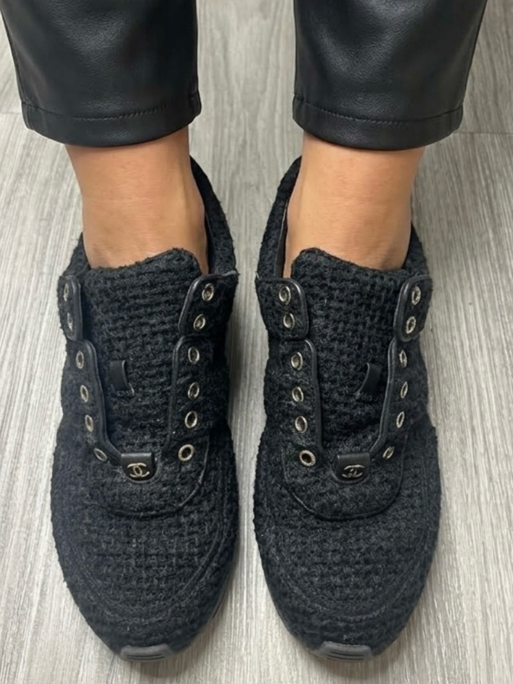 $1100 CHANEL Black Tweed & Leather CC Low Top Sneakers Sz 38 Fits Like US 8